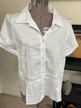 NWT Christopher & Banks White Short-Sleeve Button-Down Shirt
